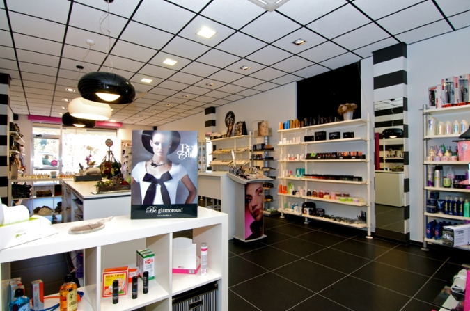 arredamento negozi borgosesia geg hair beauty accessories(6)