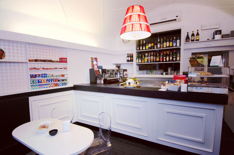 Ristrutturazione Arredamento Bar Piccolo Caffe Borgosesia