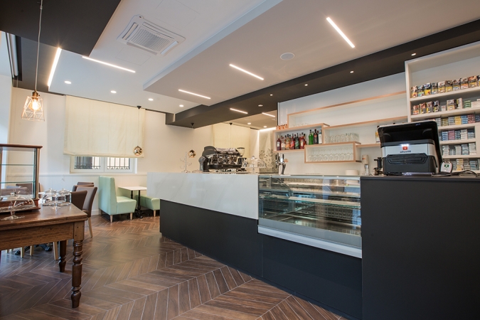 14 arredamento bar caffe adua borgosesia bancone retrobanco illuminazione allestimento design
