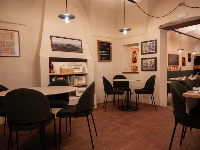 15 Brandosteria ristorante sala camino01