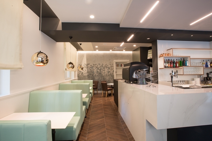 17 arredamento bar caffe adua borgosesia bancone retrobanco illuminazione allestimento design