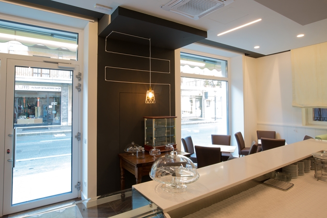 18 arredamento bar caffe adua borgosesia bancone retrobanco illuminazione allestimento design