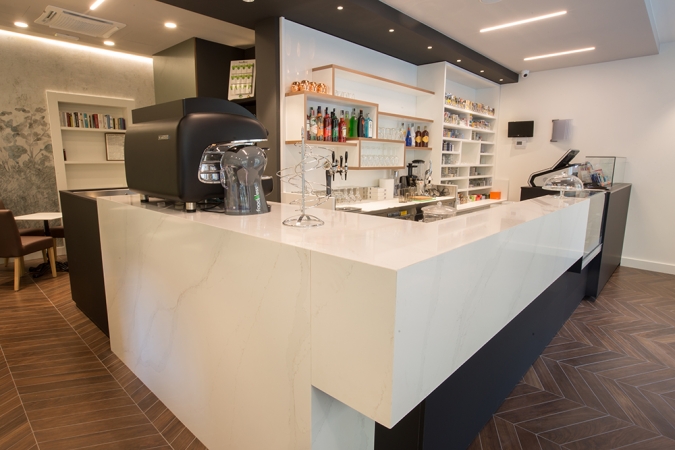 19 arredamento bar caffe adua borgosesia bancone retrobanco illuminazione allestimento design