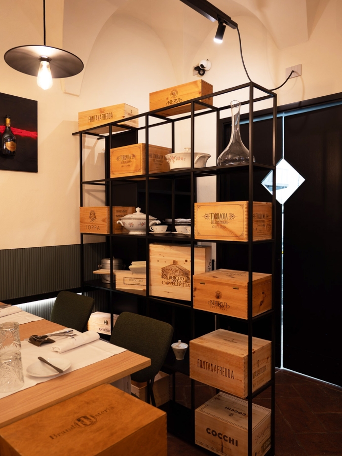 22 Brandosteria ristorante sala dettaglio scaffali