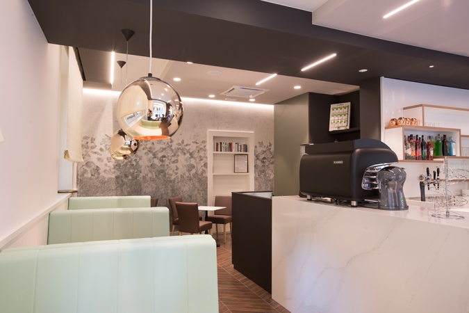 23 arredamento bar caffe adua borgosesia bancone retrobanco illuminazione allestimento design