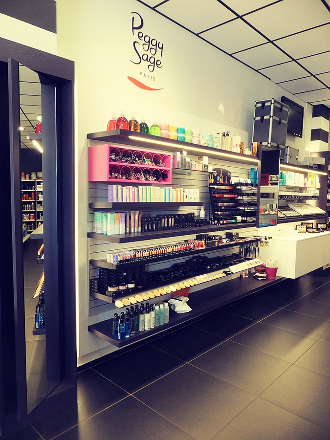 shop design arredamento negozi geg hair borgosesia parete makeup